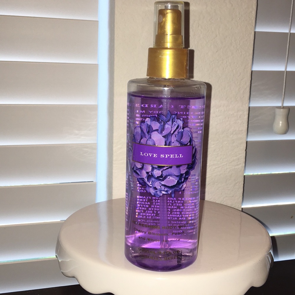 Victoria’s Secret Love Spell Refreshing Body Mist